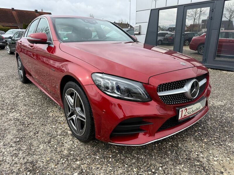Rot Gebraucht 2020 Mercedes C300e AMG line Limousine | 24.999 € (Teuer) - Bild 1/4