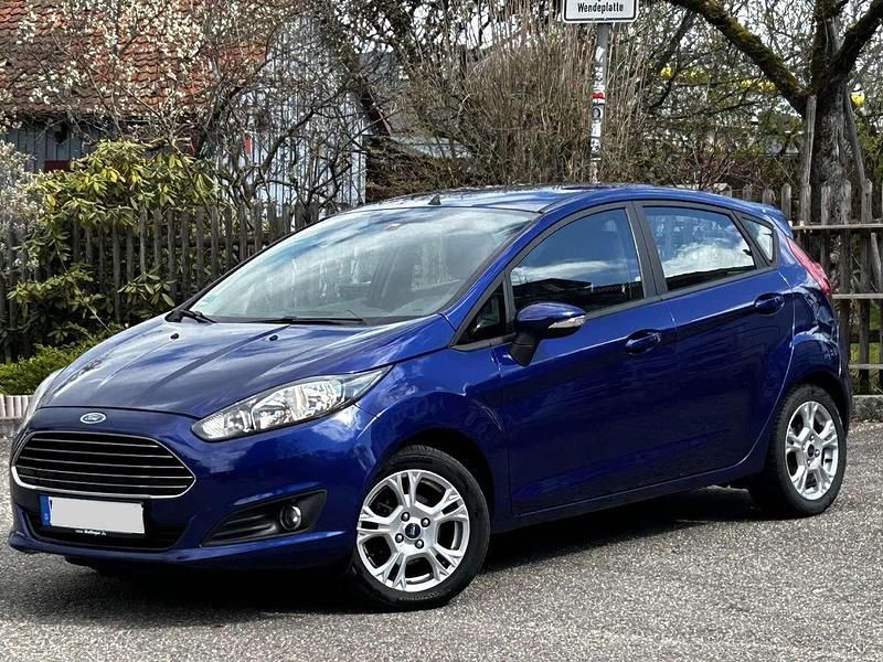 Gebraucht Ford Fiesta Trend 101 PS (74 kW) 2014 Blau Kleinwagen
