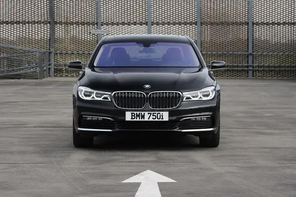 Gebraucht BMW 750 449 PS (330 kW) 2016 Schwarz Limousine