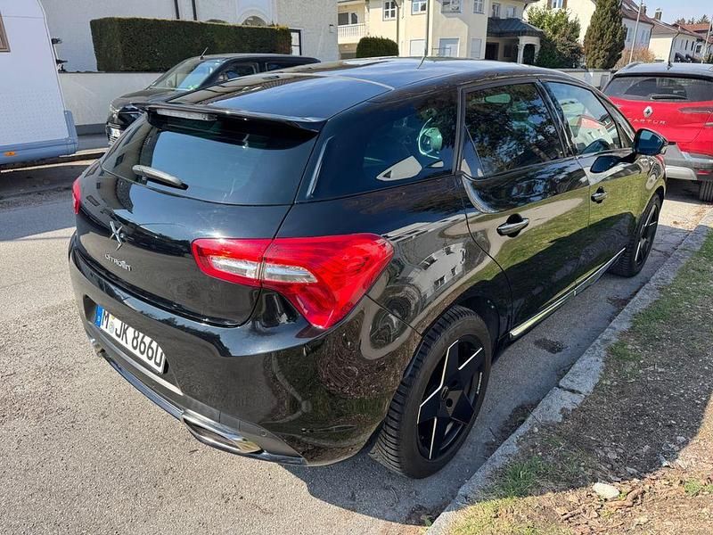Gebraucht Citroën DS5 Chic 163 PS (119 kW) 2012 Schwarz Kleinwagen