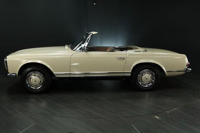 Gebraucht Mercedes 230 150 PS (110 kW) 1967 Beige Cabrio