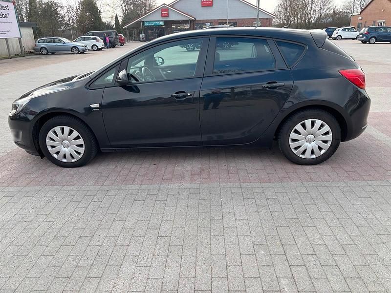 Gebraucht Opel Astra Active 140 PS (102 kW) 2013 Schwarz Limousine