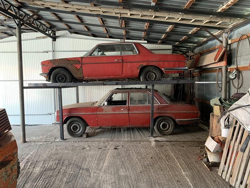 Rot Gebraucht 1972 Mercedes W114 Limousine | 5.000 € - Bild 1/4