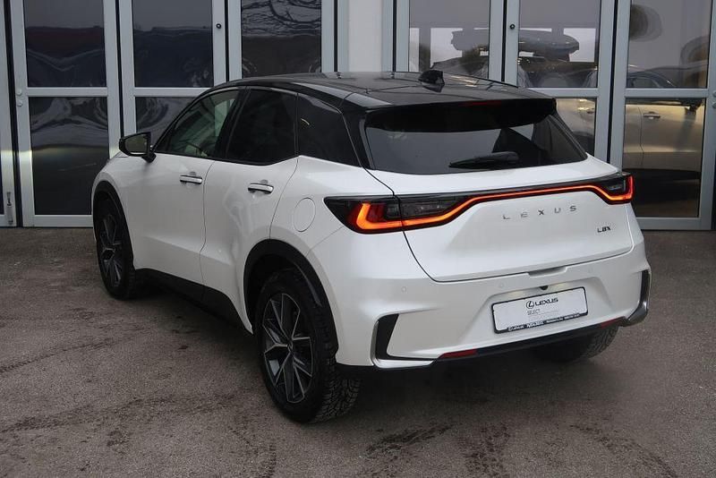Gebraucht Lexus LBX 136 PS (100 kW) 2024 Weiß SUV