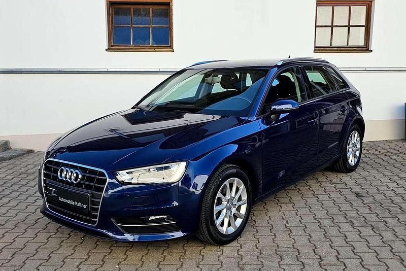 Scubablau metallic Gebraucht 2014 Audi A3 Attraction Kleinwagen | 11.590 € (Fairer Preis) - Bild 1/4