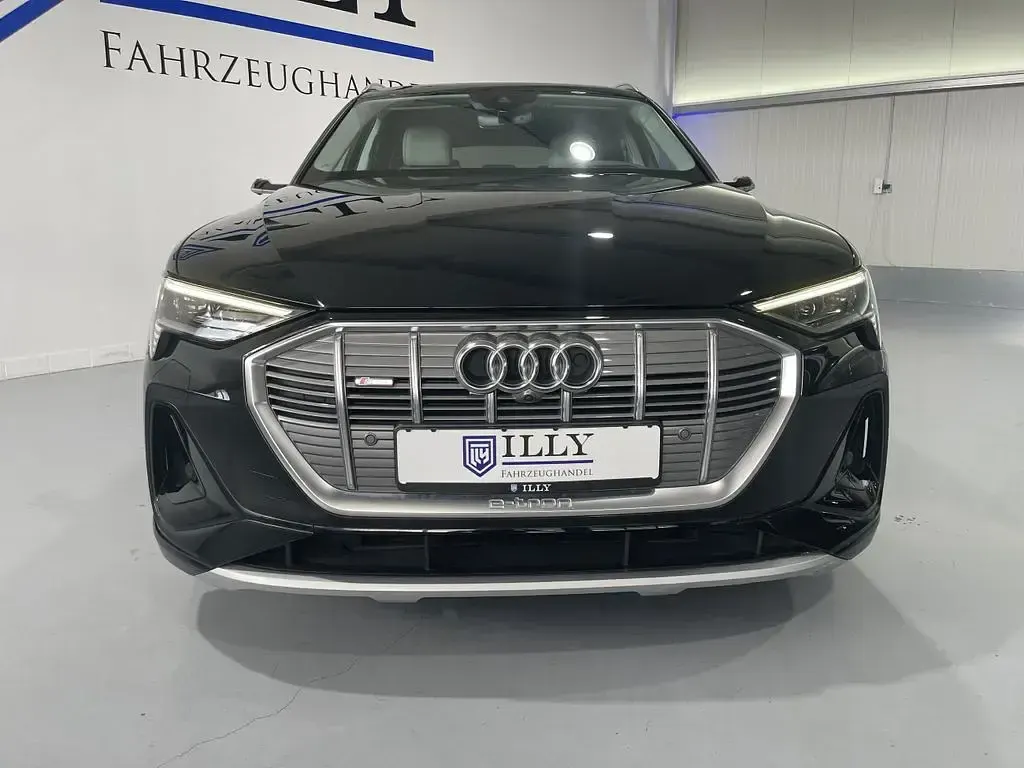 Gebraucht Audi e-tron S-Line 300 kW (408 PS) 2021 Schwarz SUV