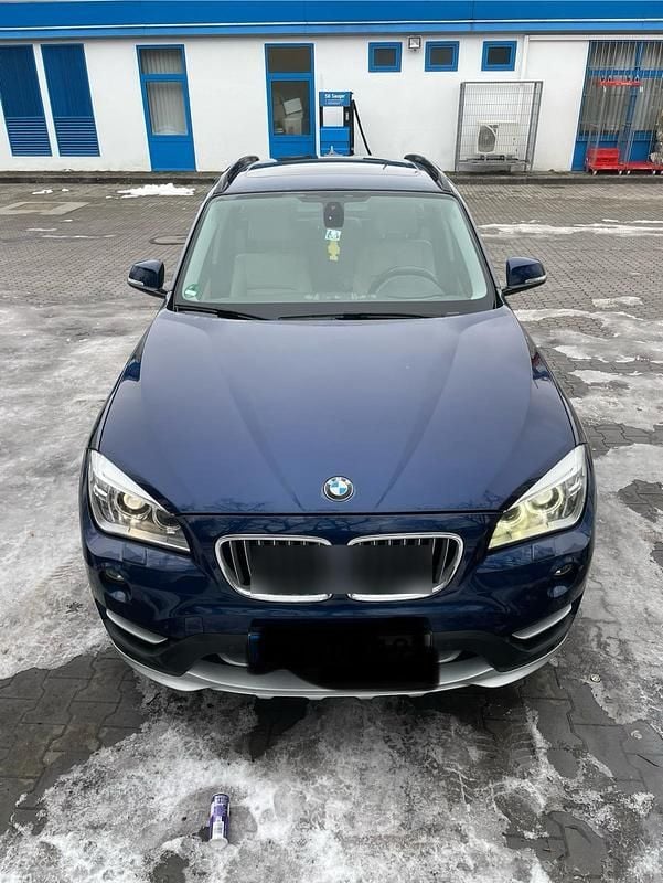 Blau Gebraucht 2014 BMW X1 SUV | 13.700 € - Bild 1/4