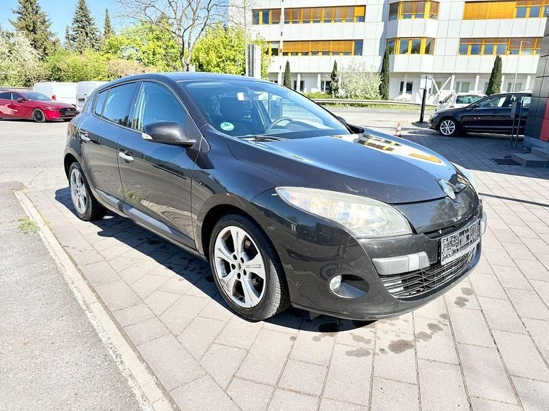 Gebraucht Renault Mégane Dynamique 131 PS (96 kW) 2010 Schwarz Limousine