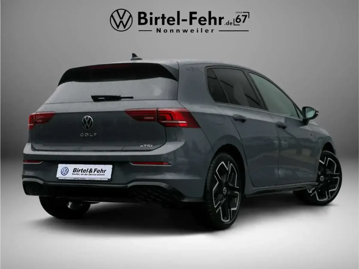 Neu VW Golf VIII R-line 150 PS (110 kW) 2026 Delfingrau metallic Limousine
