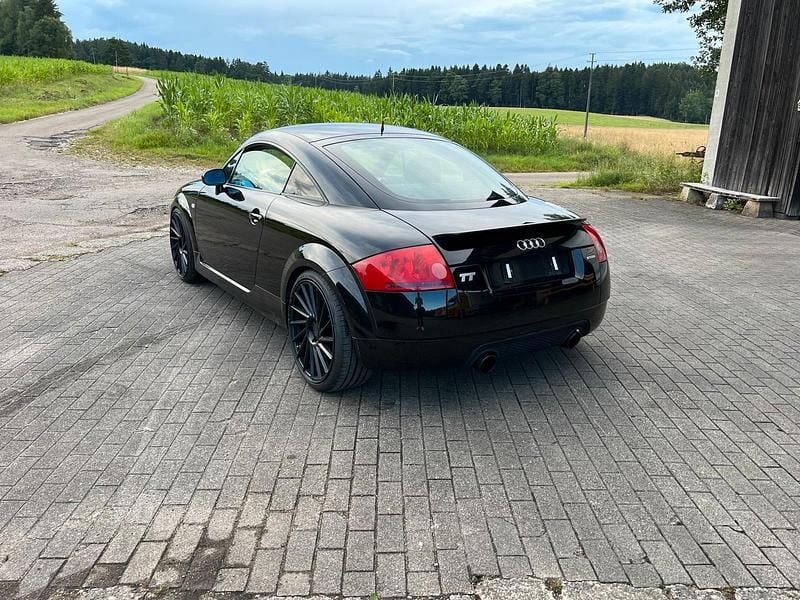 Second-hand Audi TT 180 CP (132 kW) 2001 Negru Coupe
