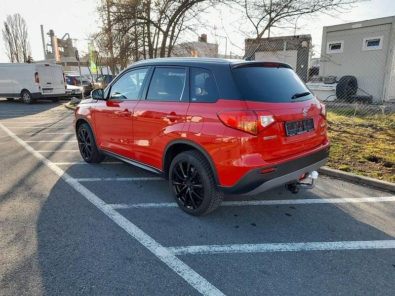 Gebraucht Suzuki Vitara Comfort 140 PS (102 kW) 2018 Rot SUV