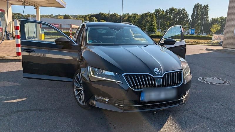 Schwarz Gebraucht 2017 Skoda Superb LAURIN & KLEMENT Kombi | 21.300 € (Fairer Preis) - Bild 1/4
