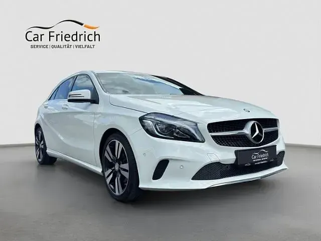 Gebraucht Mercedes A200 Urban 136 PS (100 kW) 2016 Weiß Kleinwagen