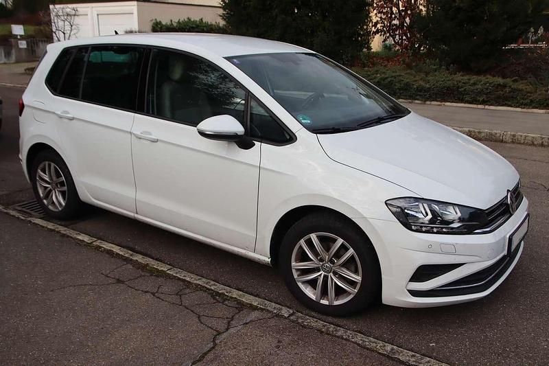 Weiß Gebraucht 2019 VW Golf VII Comfortline Kombi | 15.000 € (Guter Preis) - Bild 1/4