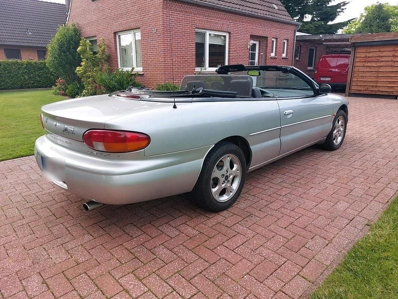 Second-hand Chrysler Stratus 131 CP (96 kW) 2000 Argintiu Cabrio