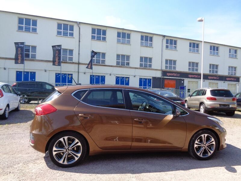 Gebraucht Kia Ceed Platinum Edition 135 PS (99 kW) 2016 (myb) bronze met Kleinwagen