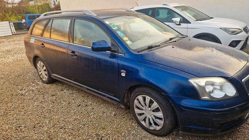 Blau Gebraucht 2003 Toyota Avensis Kombi | 800 € (Superpreis) - Bild 1/3
