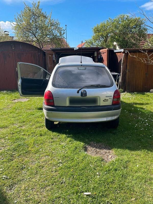 Second-hand Opel Corsa 55 CP (40 kW) 2000 Argintiu Berlinǎ