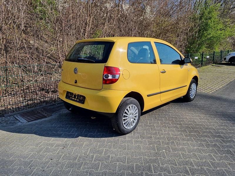 Gebraucht VW Fox 54 PS (39 kW) 2007 Gelb Kleinwagen