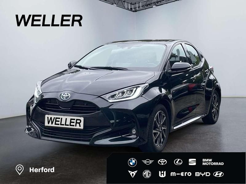 Mysticschwarz mica Gebraucht 2022 Toyota Yaris Hybrid Team Kleinwagen | 19.889 € (Fairer Preis) - Bild 1/3