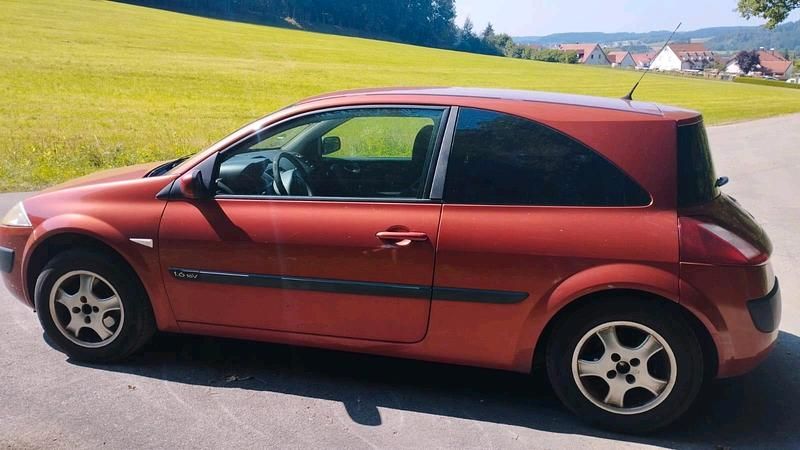 Rot Gebraucht 2005 Renault Mégane II | 400 € - Bild 1/4
