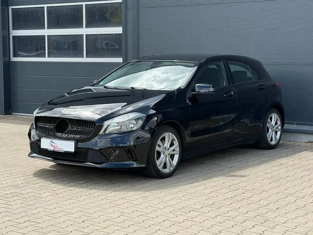 Gebraucht Mercedes A160 90 PS (66 kW) 2017 Schwarz Limousine