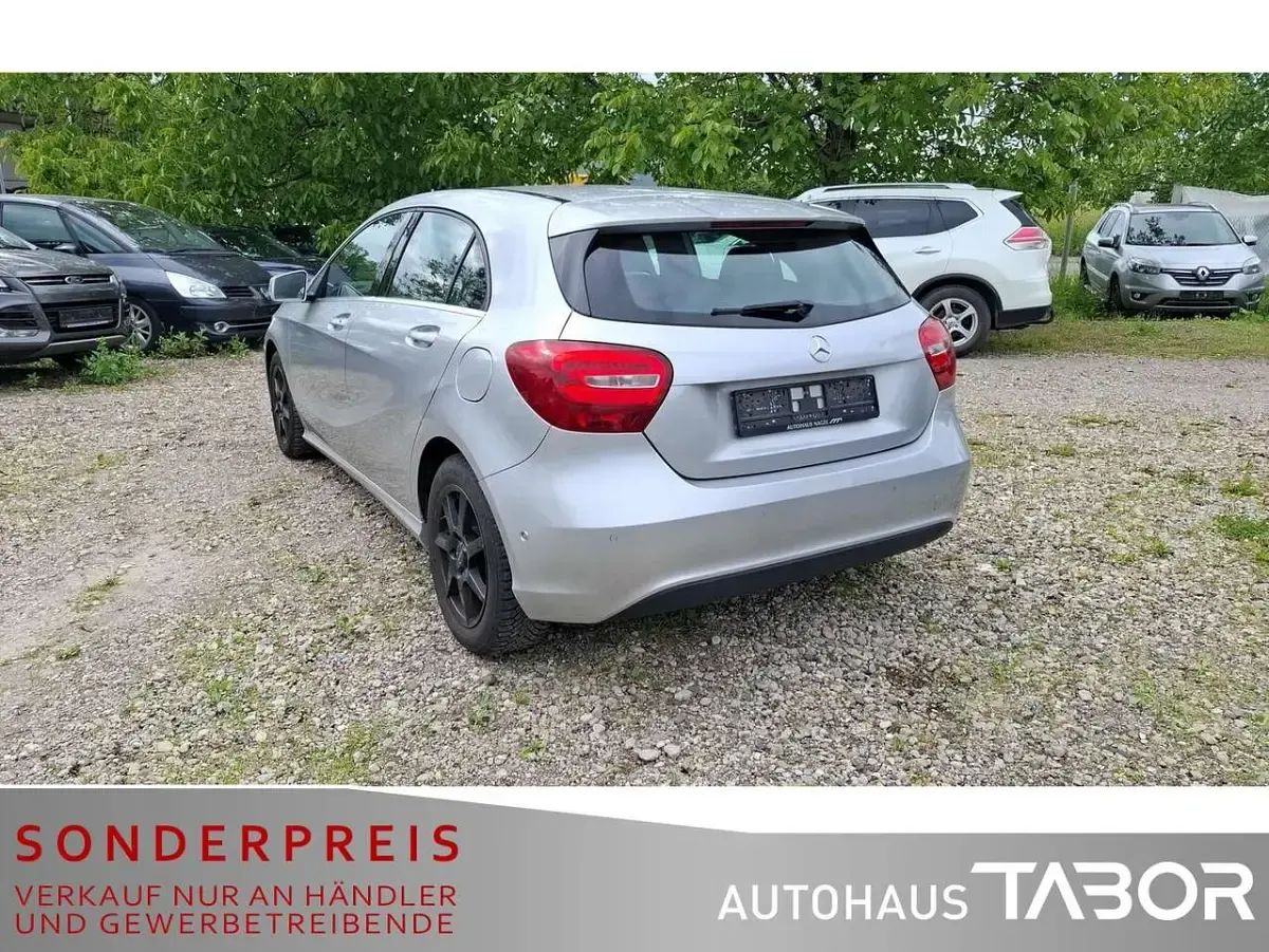 Gebraucht Mercedes A180 Style 109 PS (80 kW) 2016 Polarsilber Limousine
