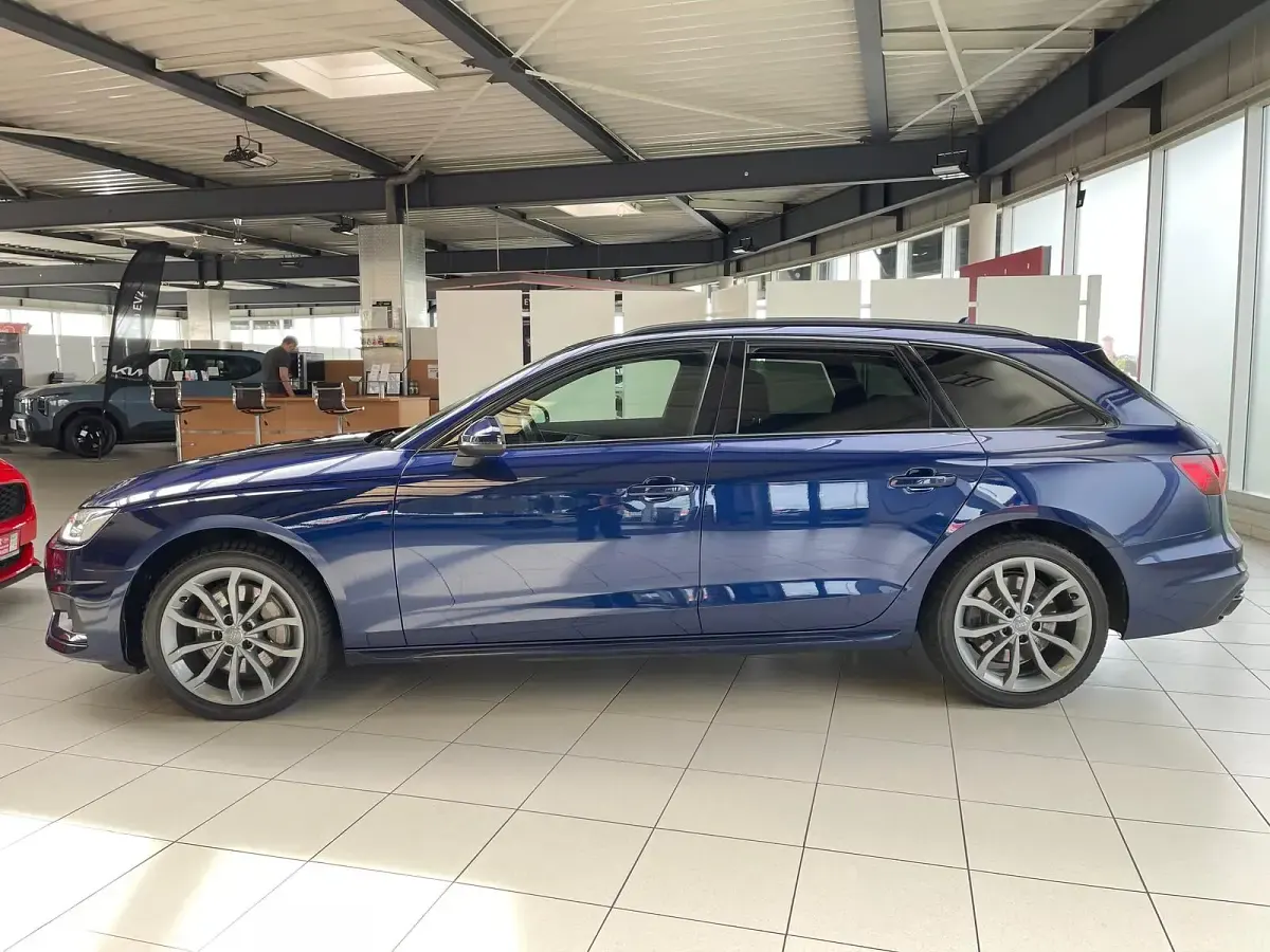 Gebraucht Audi A4 Advanced 231 PS (169 kW) 2019 Navarrablau metallic Kombi