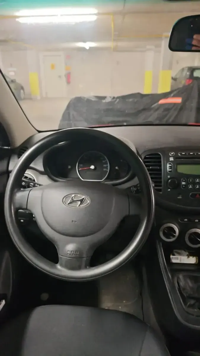 Gebraucht Hyundai i10 67 PS (49 kW) 2011 Rot Kleinwagen