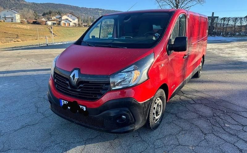 Gebraucht Renault Trafic 116 PS (85 kW) 2014 Rot Van / Kleinbus