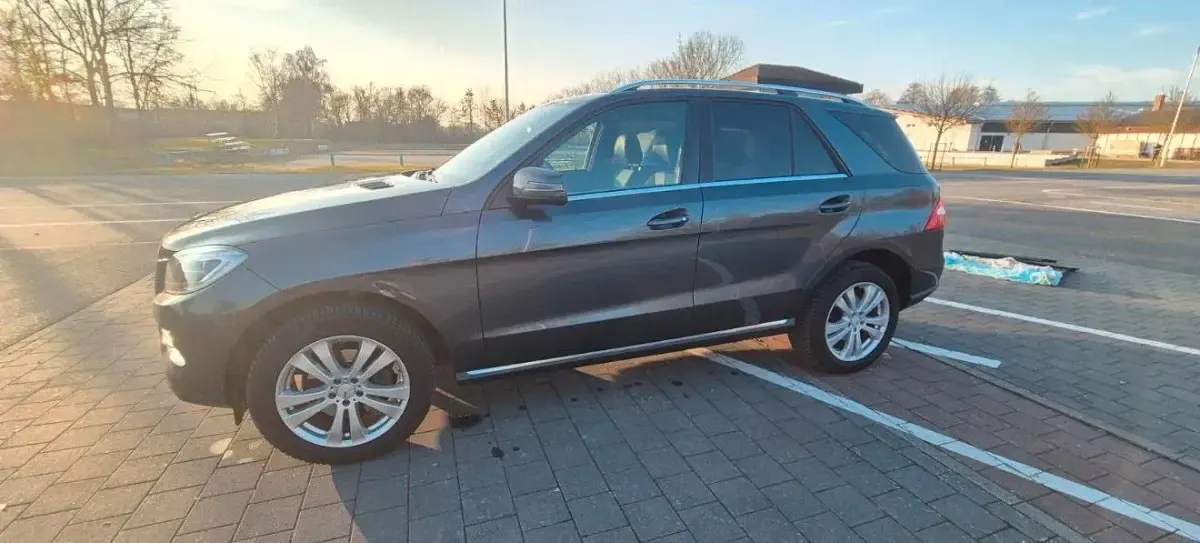 Gebraucht Mercedes ML350 258 PS (189 kW) 2014 Grau SUV