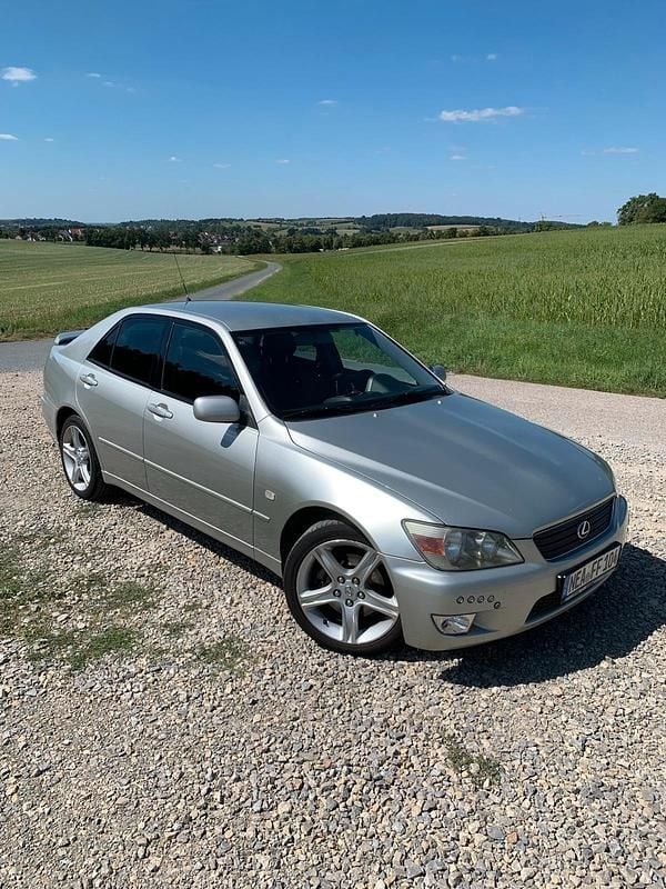 Silber Gebraucht 1999 Lexus IS200 Limousine | 5.000 € (Fairer Preis) - Bild 1/4
