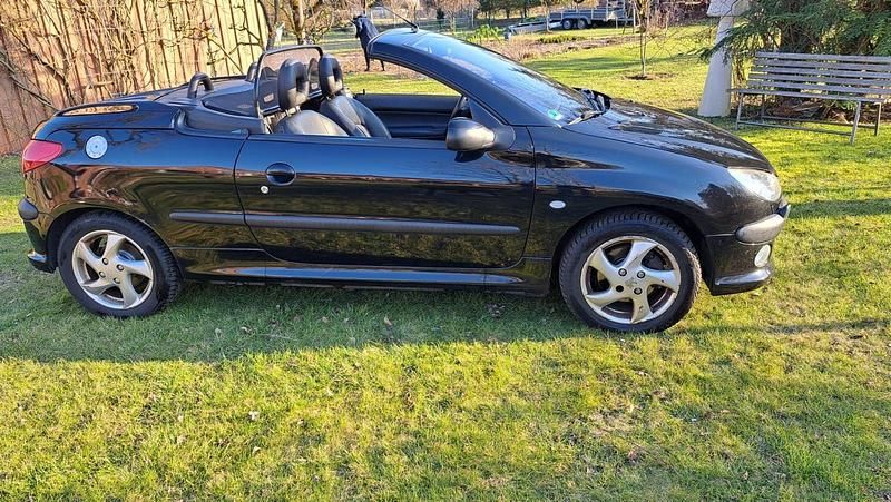 Gebraucht Peugeot 206 109 PS (80 kW) 2002 Schwarz Cabrio