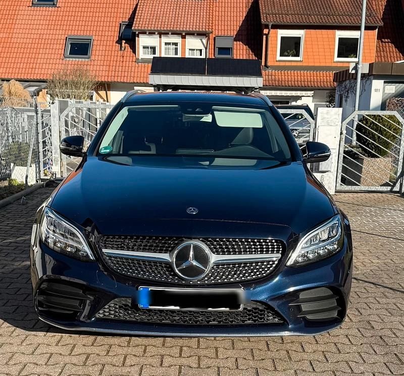 Blau Gebraucht 2019 Mercedes C300 AMG Kombi | 24.490 € (Guter Preis) - Bild 1/4