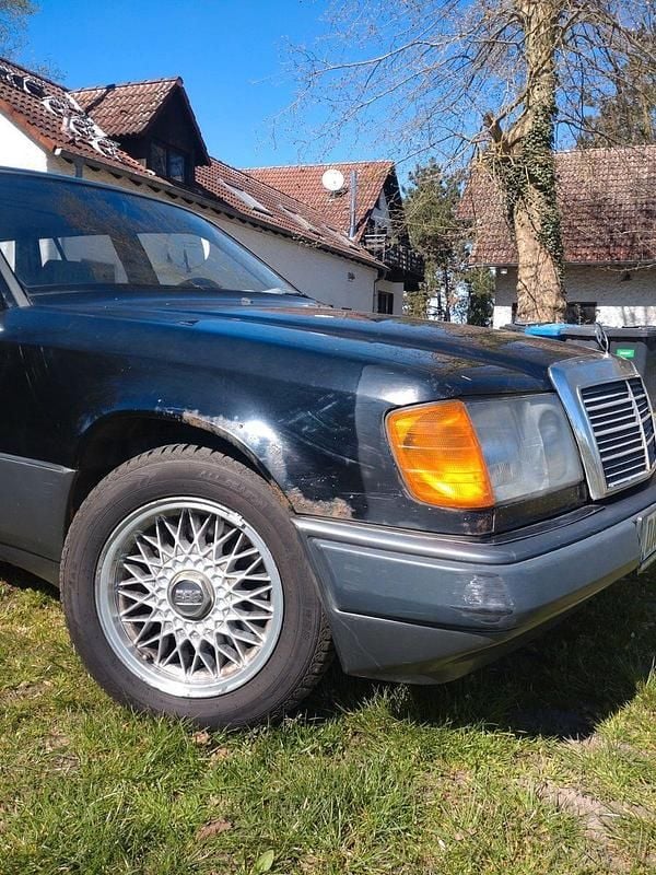 Gebraucht Mercedes E300 179 PS (131 kW) 1989 Schwarz Kombi