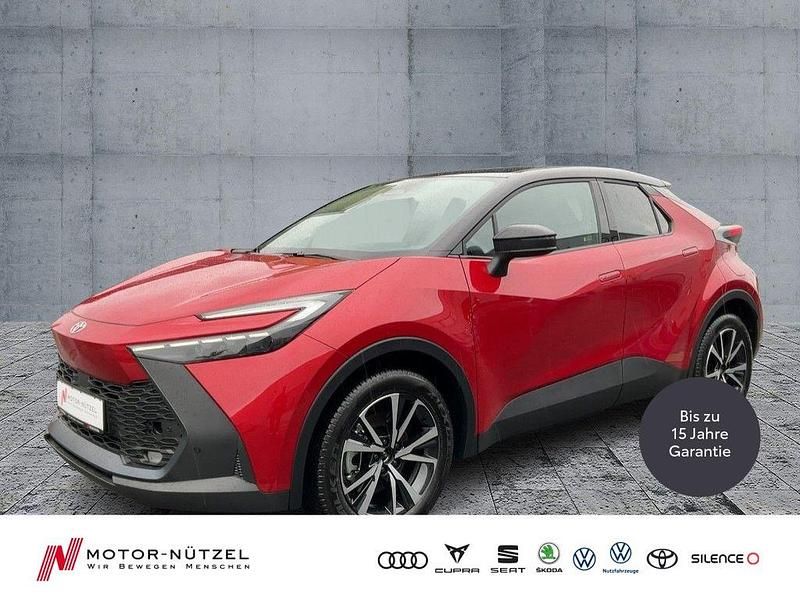 Emotional red 2 (3u5)/ black ( Neu 2025 Toyota C-HR Team SUV | 33.830 € - Bild 1/4
