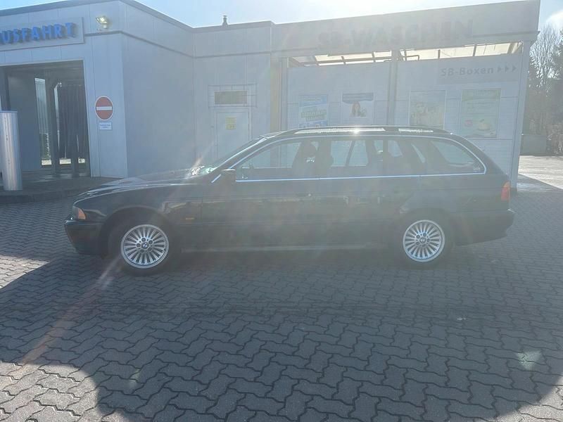 Gebraucht BMW 520 136 PS (100 kW) 2002 Schwarz Kombi