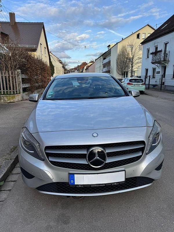 Gebraucht Mercedes A200 156 PS (114 kW) 2012 Silber Kleinwagen