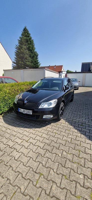 Schwarz Gebraucht 2013 Skoda Octavia Elegance Kombi | 8.500 € (Guter Preis) - Bild 1/4