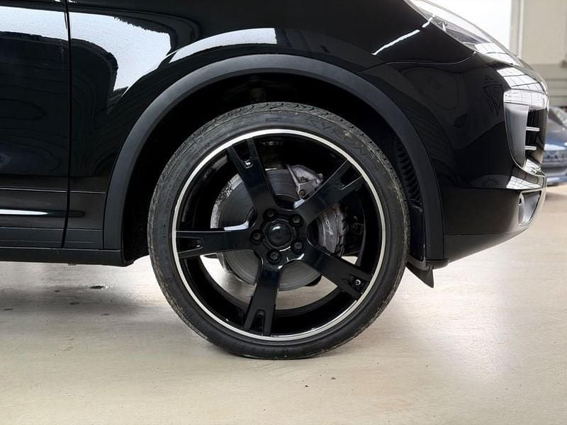 Second-hand Porsche Cayenne Chrono 299 CP (219 kW) 2016 Negru SUV