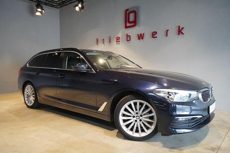 Blau Gebraucht 2018 BMW 520 Kombi | 21.941 € (Superpreis) - Bild 1/3