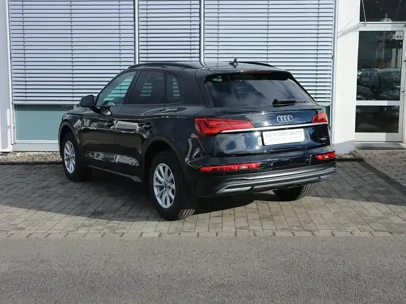 Gebraucht Audi Q5 Ambiente 204 PS (150 kW) 2022 Brillantschwarz SUV