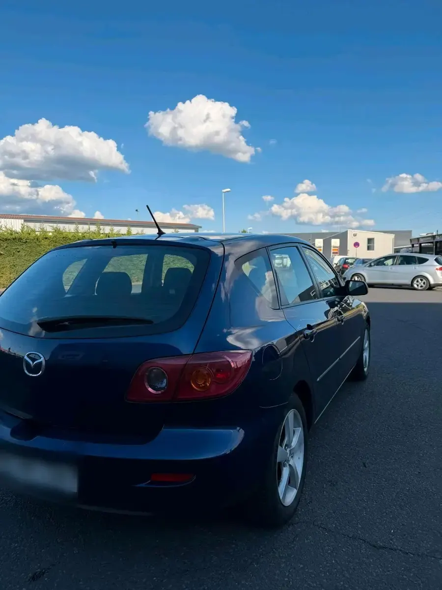 Usata Mazda 3 105 CV (77 kW) 2005 Blu Berlina