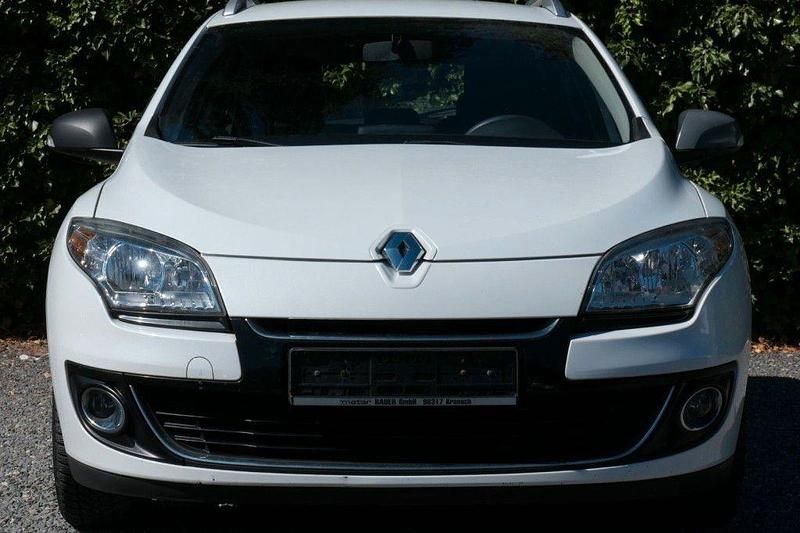 Weiß Gebraucht 2013 Renault Mégane III Limousine | 2.750 € (Superpreis) - Bild 1/4
