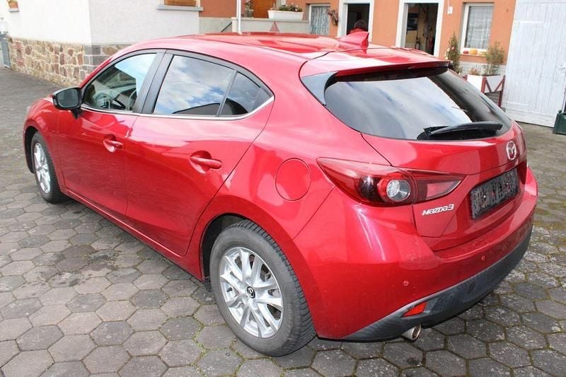 Gebraucht Mazda 3 Center-Line 120 PS (88 kW) 2016 Rot Limousine