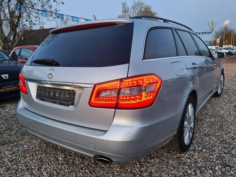 Gebraucht Mercedes E300 252 PS (185 kW) 2012 Silber Kombi