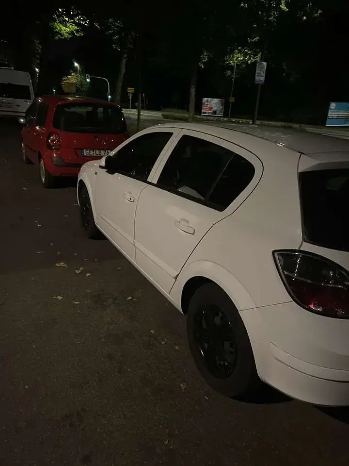 Gebraucht Opel Astra Edition 90 PS (66 kW) 2008 Weiß Kleinwagen