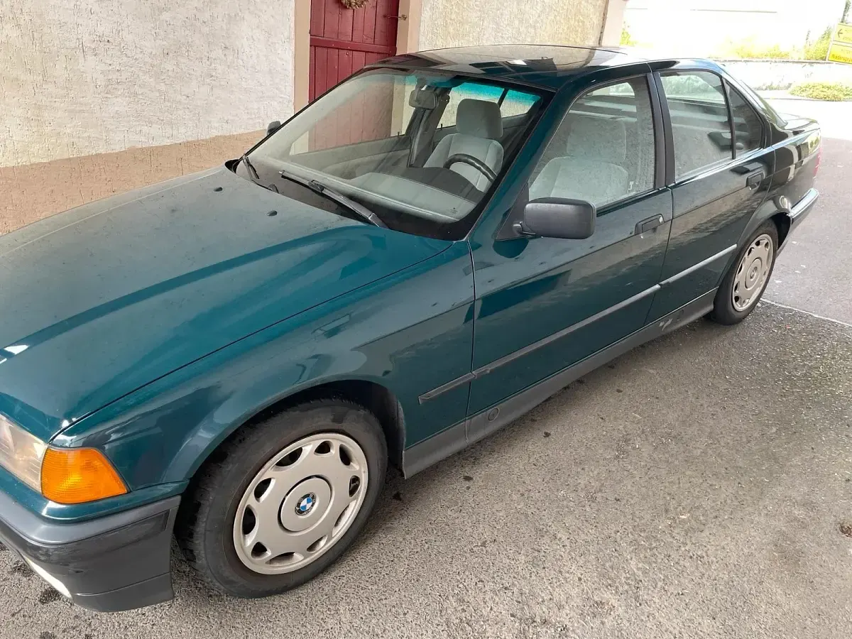 Gebraucht BMW 318 113 PS (83 kW) 1991 Grün Limousine