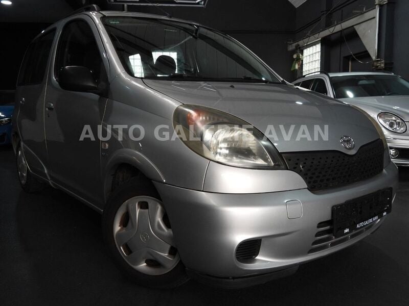 Grau Gebraucht 2002 Toyota Yaris Verso Van / Kleinbus | 5.900 € (Etwas zu teuer) - Bild 1/4