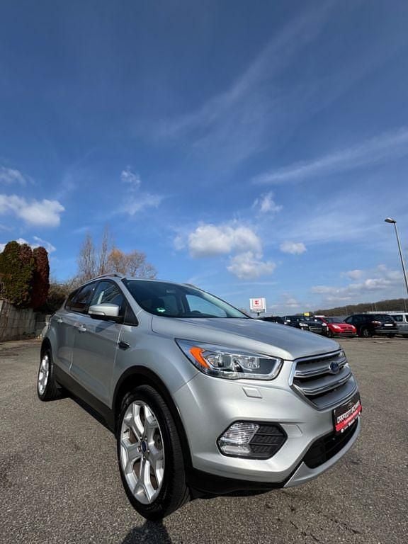 Gebraucht Ford Kuga Titanium 182 PS (133 kW) 2016 Grau SUV